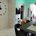 S Dvije Spavace Sobe * פורץ
